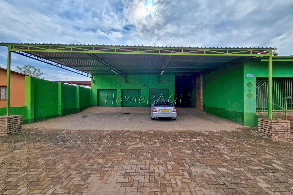 Outjo:  Large and Secure Home for Sale - Photo 3