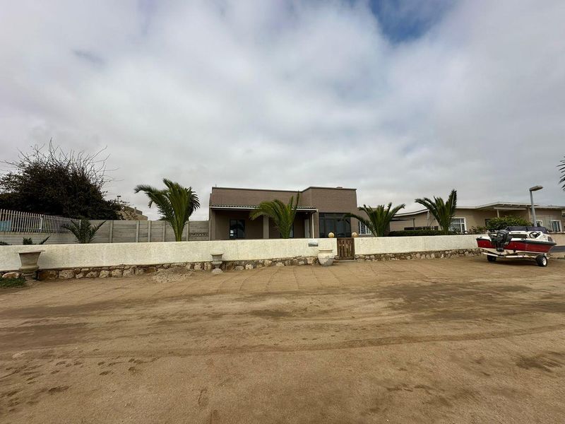 Comfortable House For Sale - Swakopmund - Photo 3