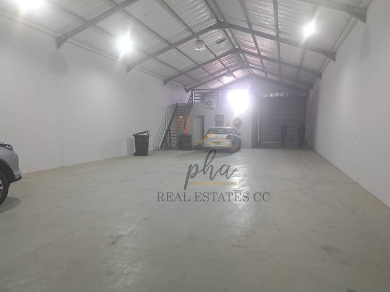 Industrial warehouse for sale in Walvis Bay - Photo 2