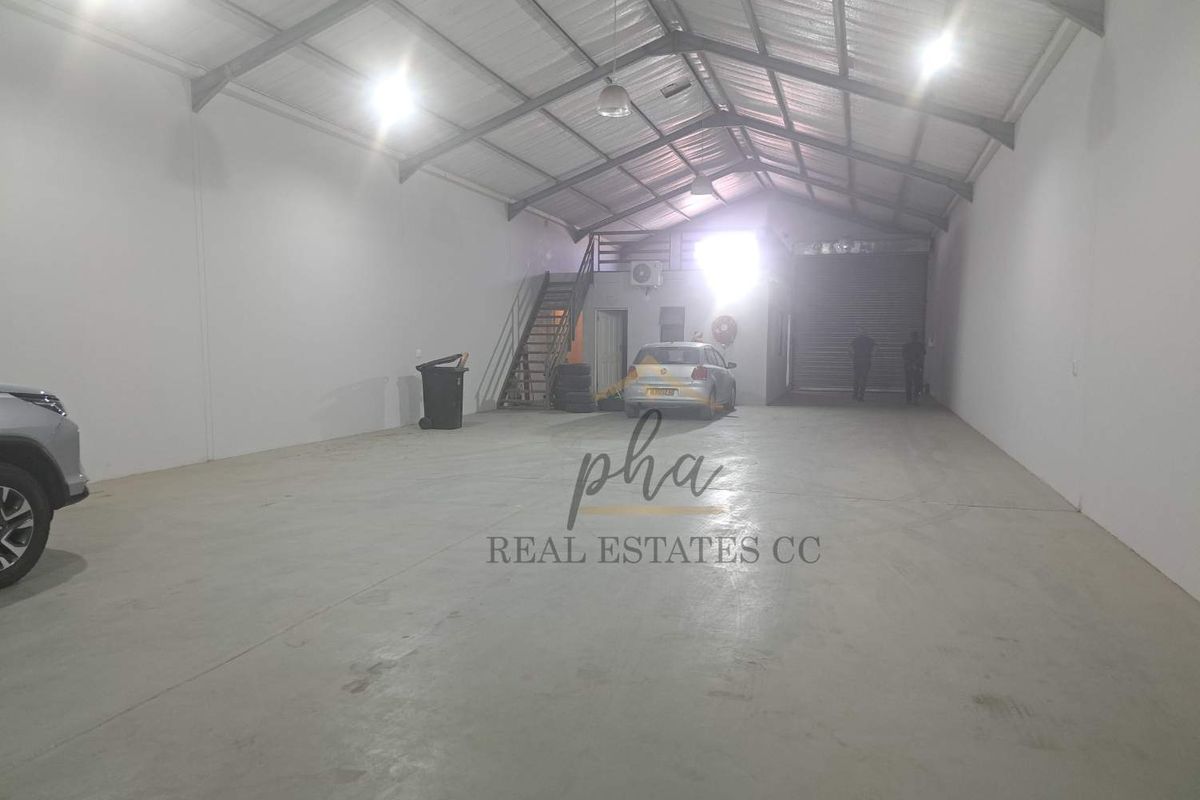 Industrial warehouse for sale in Walvis Bay - Photo 2