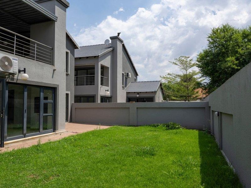 9 Bedroom Beautiful Family Home in sought after Estate - Photo 9