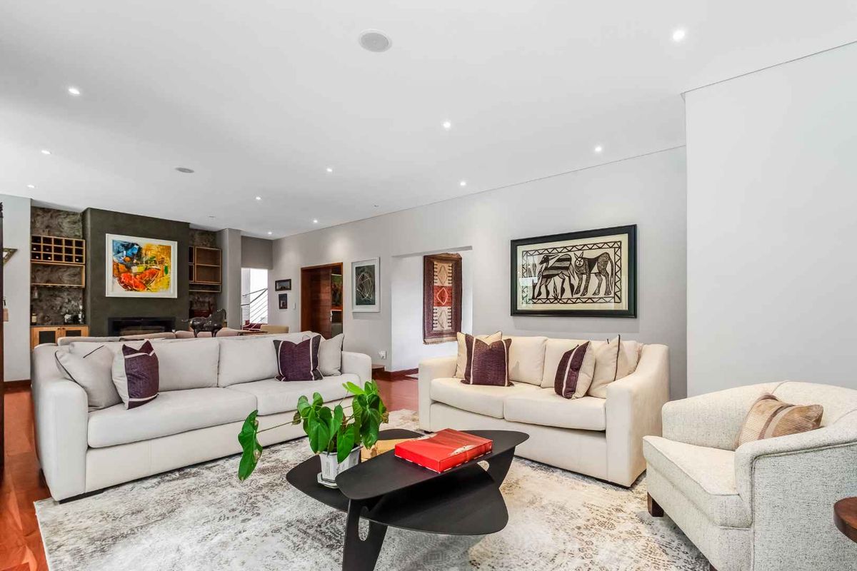 MAGNIFICENT FURNISHED HOME - Photo 3