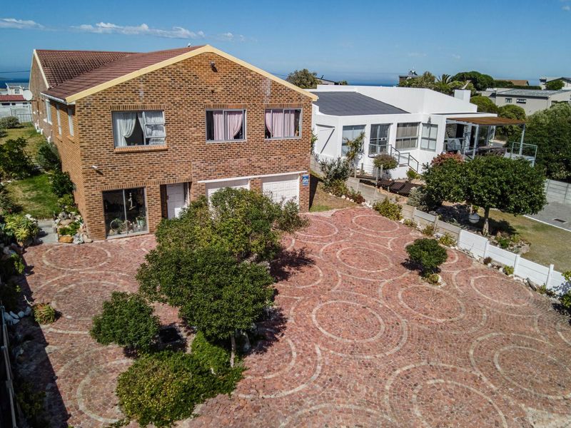 Perfectly Positioned Home with Sea Views - Photo 4