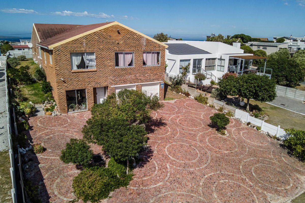 Perfectly Positioned Home with Sea Views - Photo 4