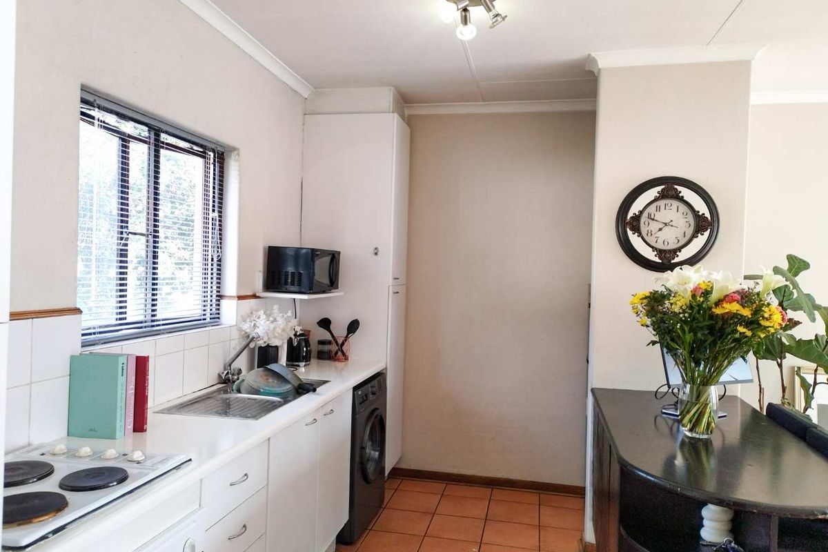 Prime Apartment: Affordable Living with Modern Comforts! - Photo 5