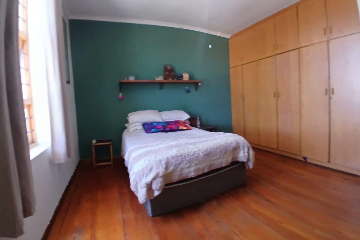 Charming 2-Bedroom Duplex in Prime Location - Photo 3