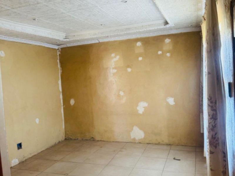 Charming 3-Bedroom Home for Sale in Queenstown Ezibeleni - Photo 5