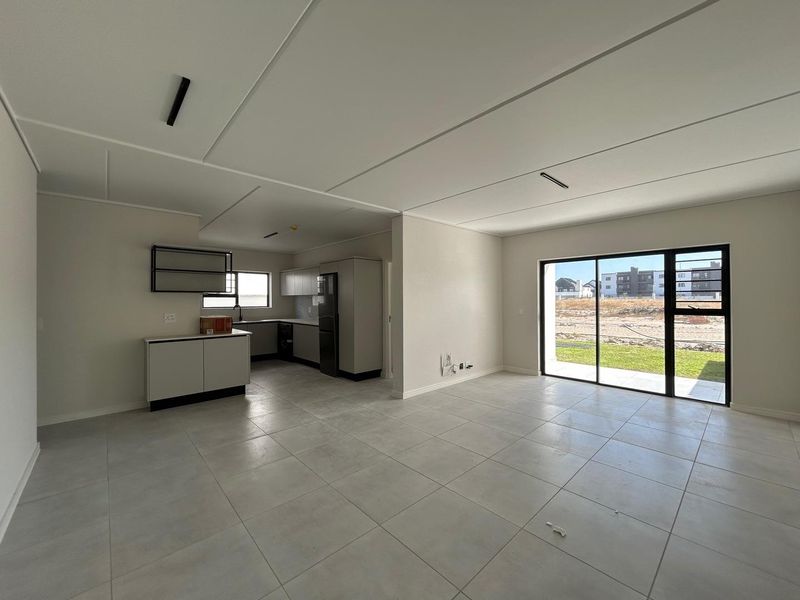 3 Bedroom Apartment - First Floor - Photo 2