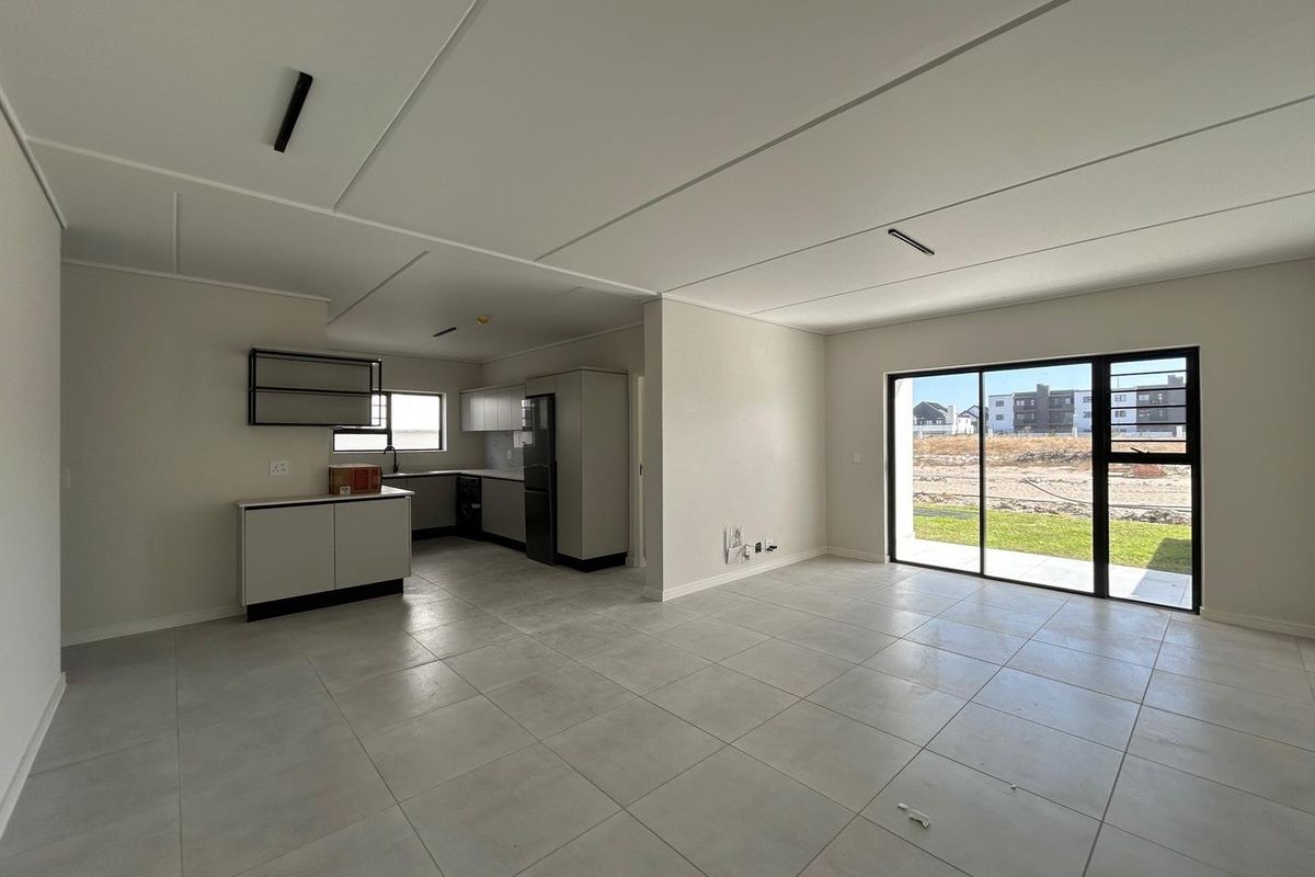 3 Bedroom Apartment - First Floor - Photo 2