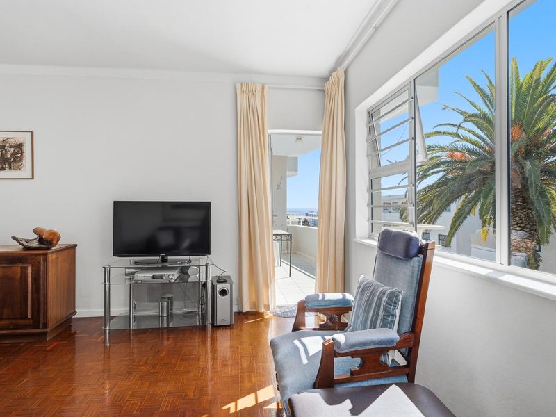 Sea Point Living: Balcony, Garage, and Great Potential - Photo 9