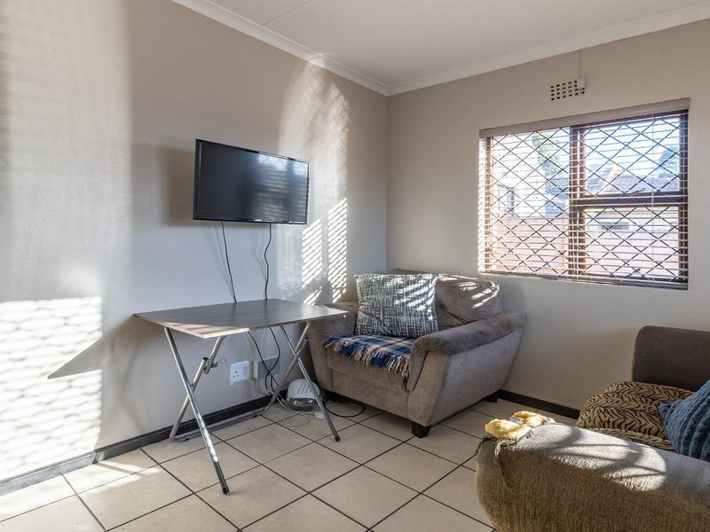 Spacious 2-Bedroom Home with Self-Contained 2-Bedroom Flat – Ideal for Families or Investment - Photo 10