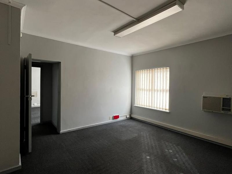 Elevate Your Business at Salgar House – Prime Newton Park Location! - Photo 5