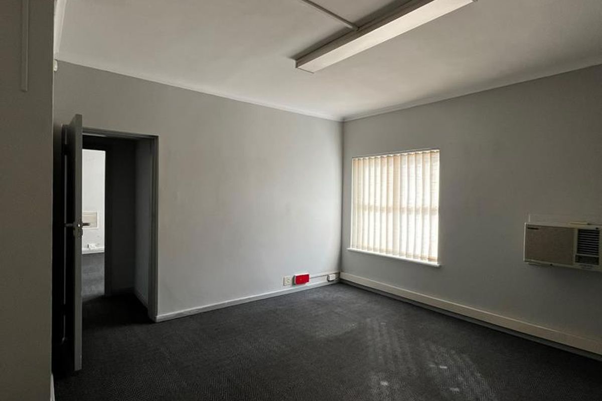 Elevate Your Business at Salgar House – Prime Newton Park Location! - Photo 5
