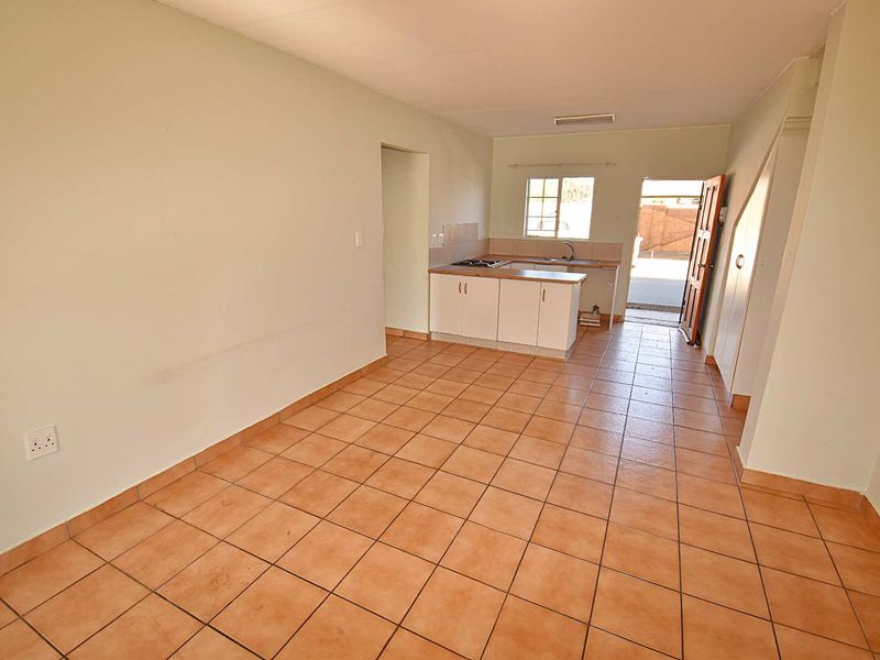 Ground Floor Townhouse - Photo 10