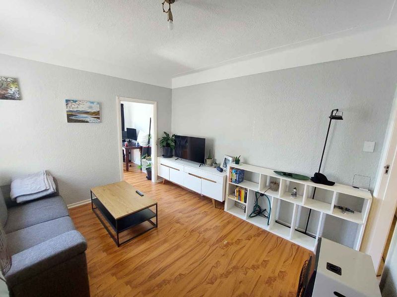 Unfurnished One-Bedroom Apartment To Let in Camps Bay! - Photo 9