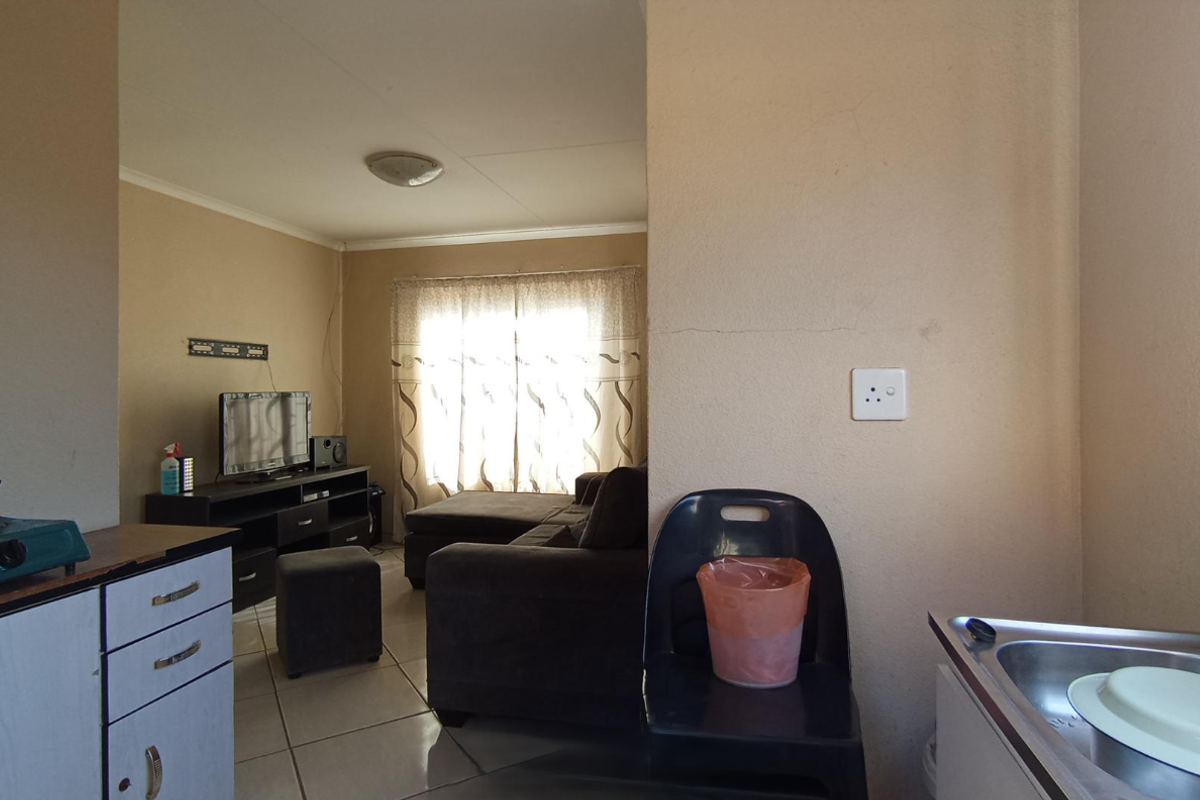 2 bedrooms for sale in Soshanguve VV - Photo 4