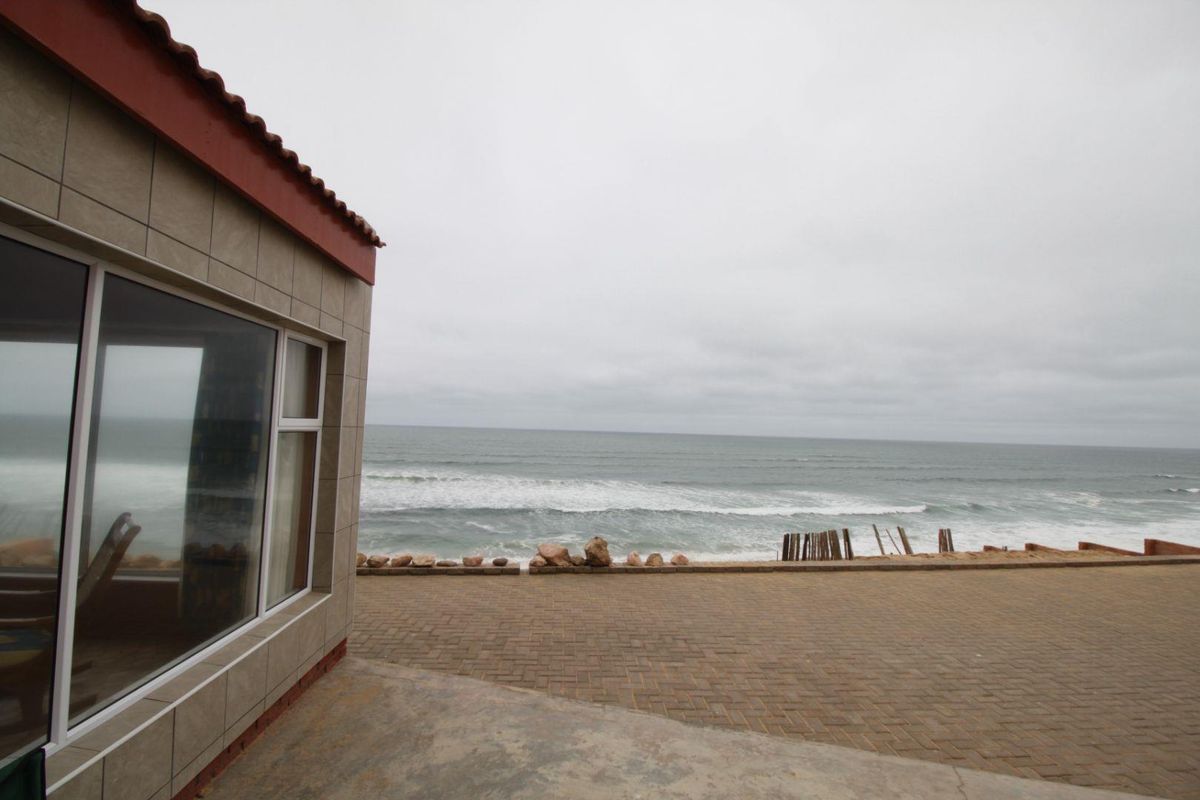 Henties Bay - Prime Location - Photo 4