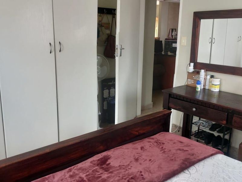 Downstairs unit - Photo 7