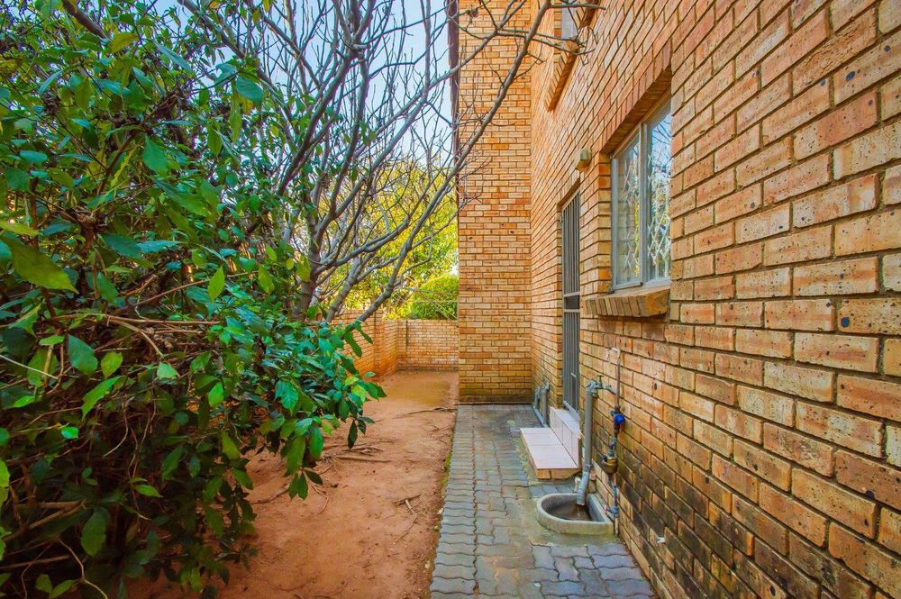 Back of kitchen 