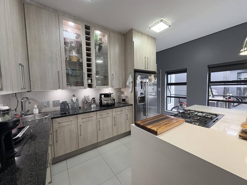 Modern home in Midstream Meadows - Photo 4