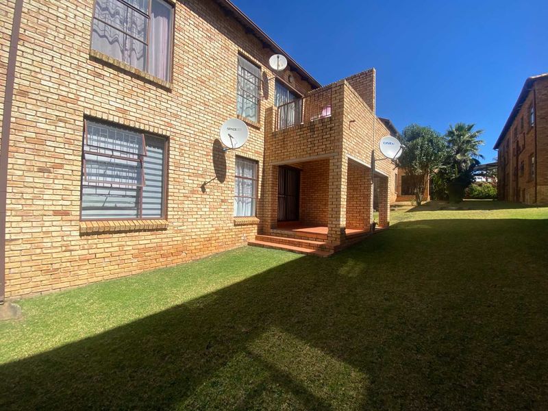 Gorgeous unit in Wilgeheuwel - Photo 2