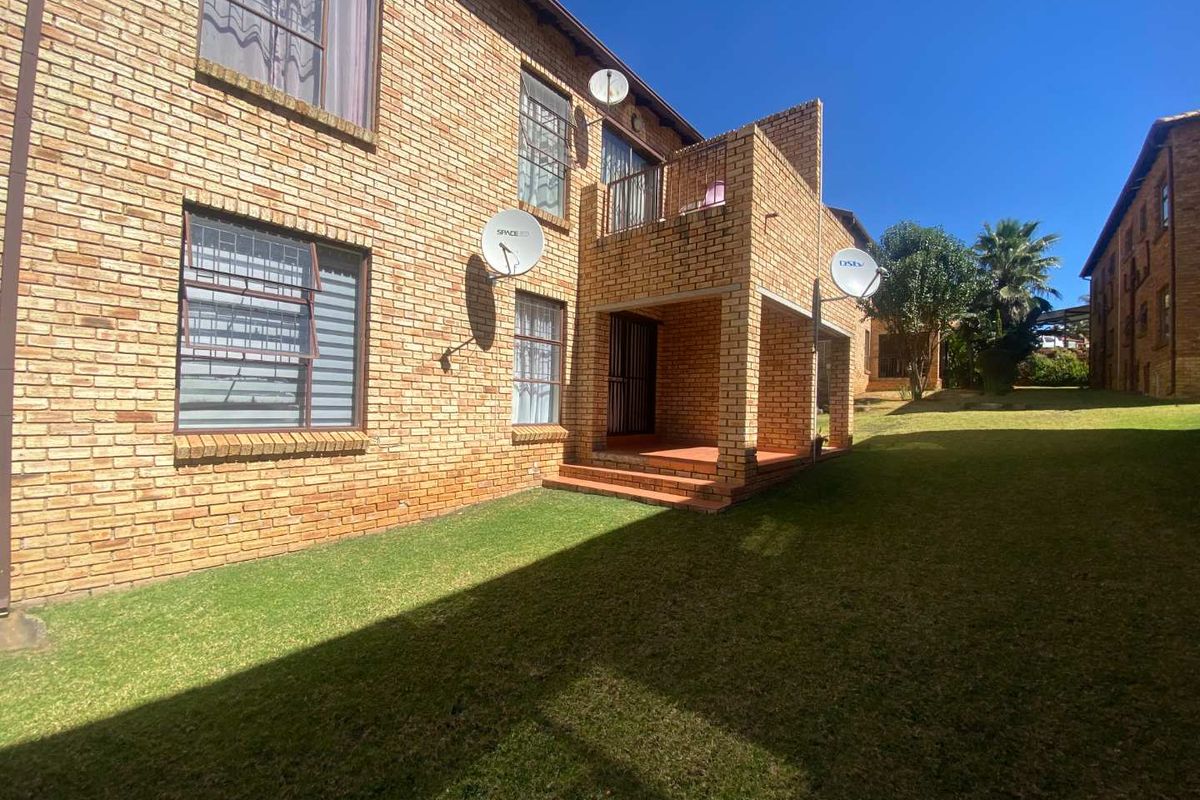 Gorgeous unit in Wilgeheuwel - Photo 2