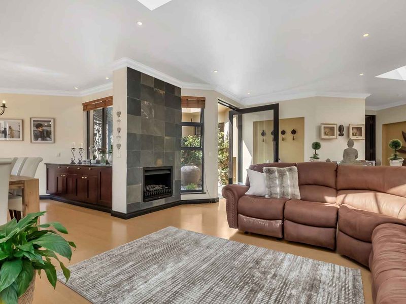 ENTERTAINERS 4 BEDROOM HOME IN DAINFERN RIDGE - Photo 3