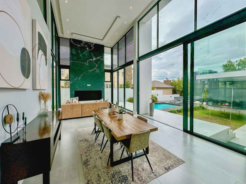 Luxurious Family Residence in Steyn City - Photo 4