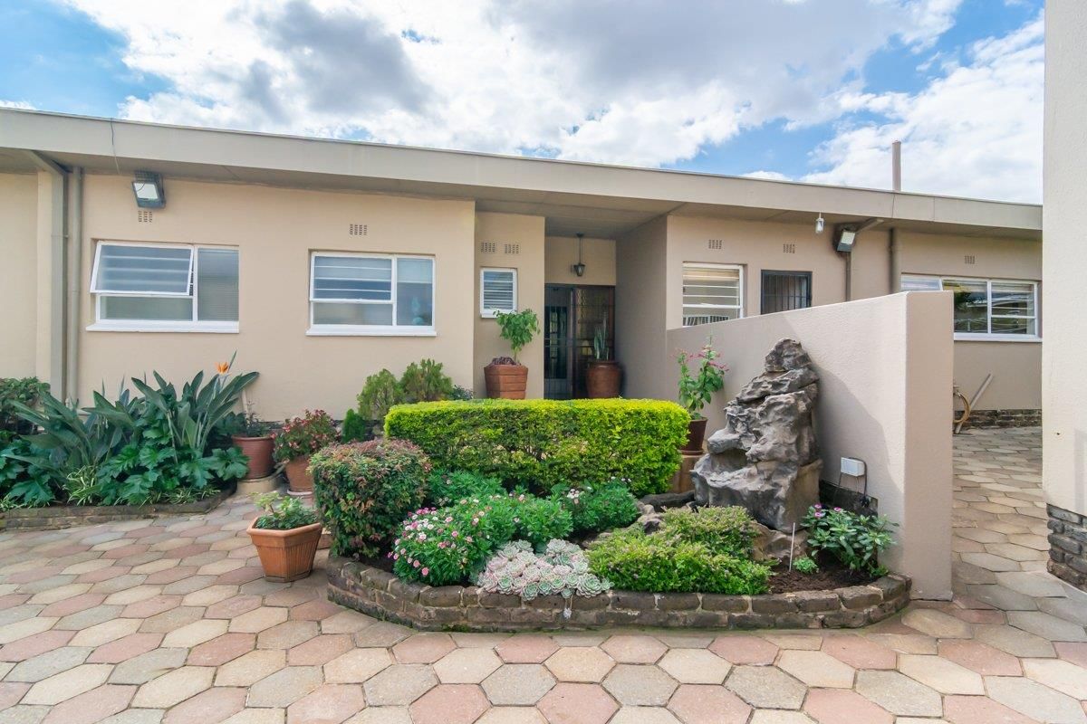 Stunning Family Home in Greenhills - Photo 3
