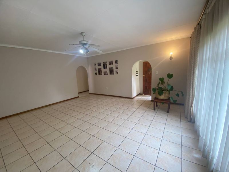 Spacious Family Home for Sale - Photo 3