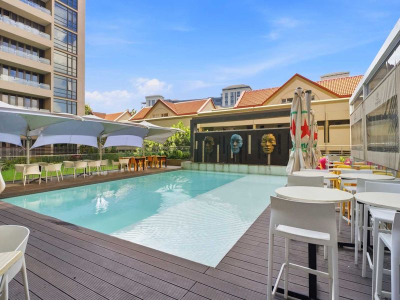 Sky-High Living: Stunning Sandton Penthouse with Panoramic Views - Photo 2