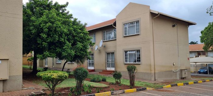 Property #1989232, Townhouse Pending Sale in Die Hoewes