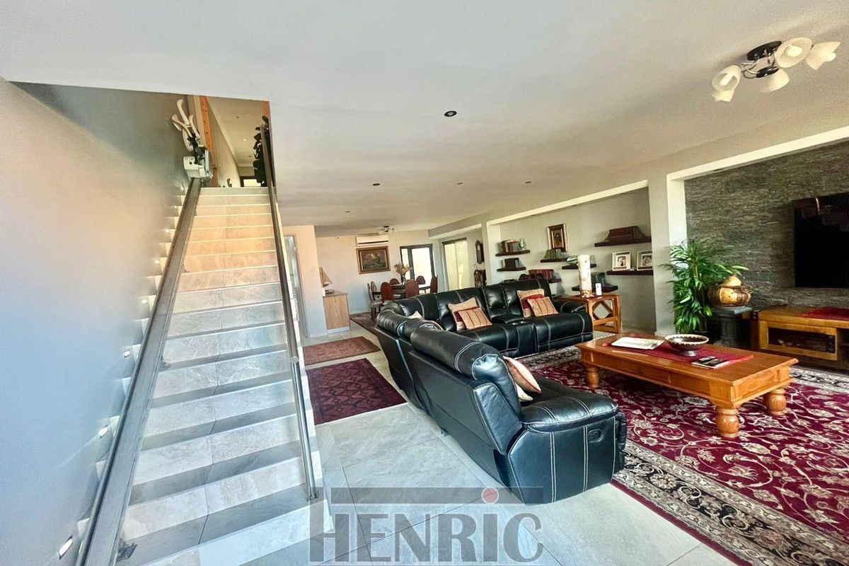 This Home is a GREAT Investment opportunity for anyone. - Photo 3