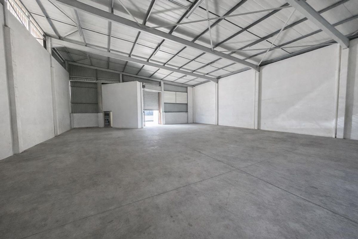 Hendra - Prime Mount Edgecombe Industrial Unit To Let | Impressive Showroom & Excellent Exposure - Photo 4