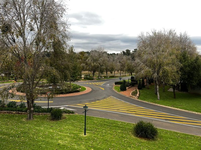 Spacious 4-bedroom family home located in Ebotse Golf Estate - Photo 8