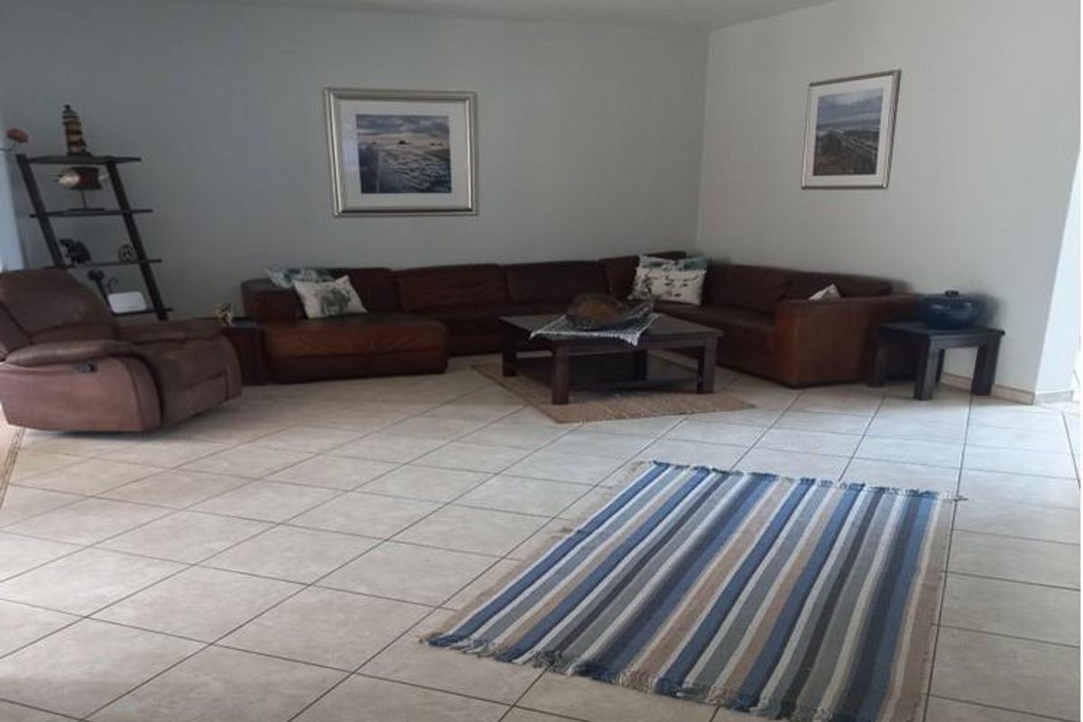 Walvisbay, Fairways Estate |  Stunning Family home for sale - Photo 4