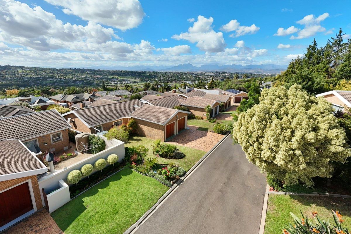 North facing! Panoramic Views! Tranquil and Secure Setting! - Photo 4