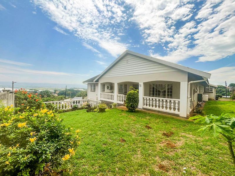 Massive home in sought after Glen Hills with magnificent inland views! - Photo 6