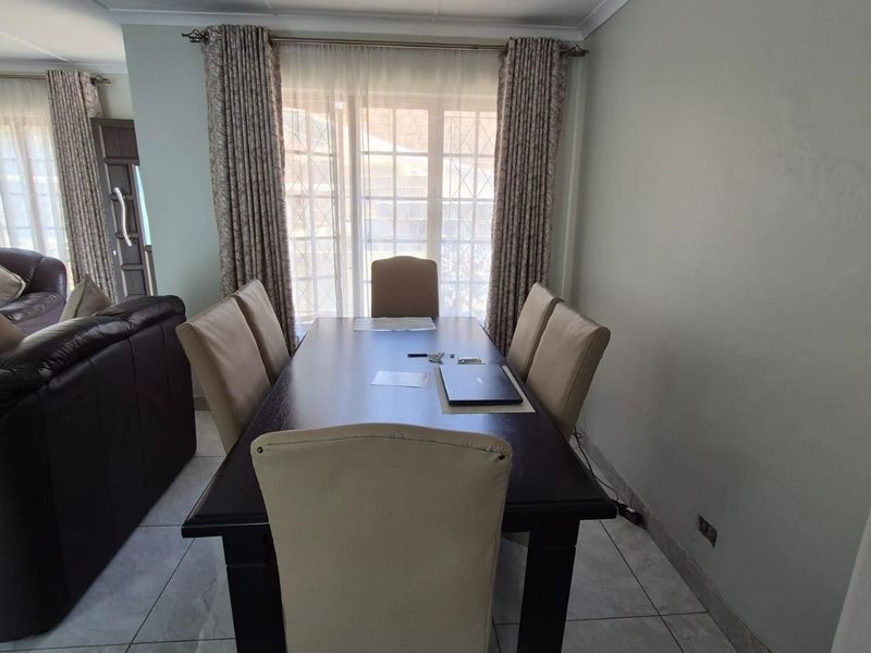Split-level 5 bedroom home Escombe - Photo 9