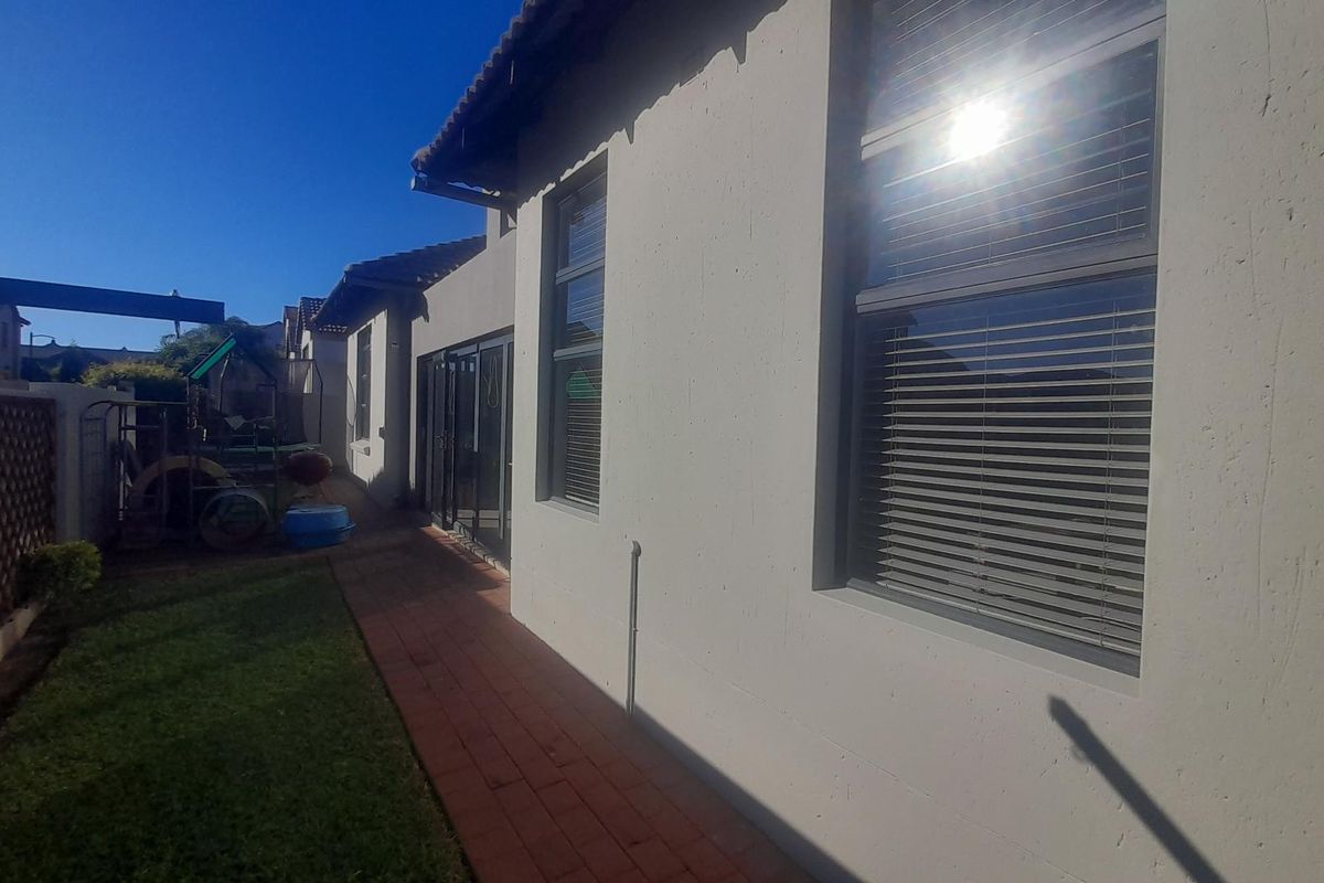 Entertain in Style: Open-Plan Living & Dedicated Braai Room - Photo 3