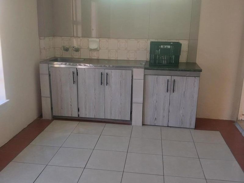 Spacious 1 Bedroom Cottage in Robertsham. - Photo 5