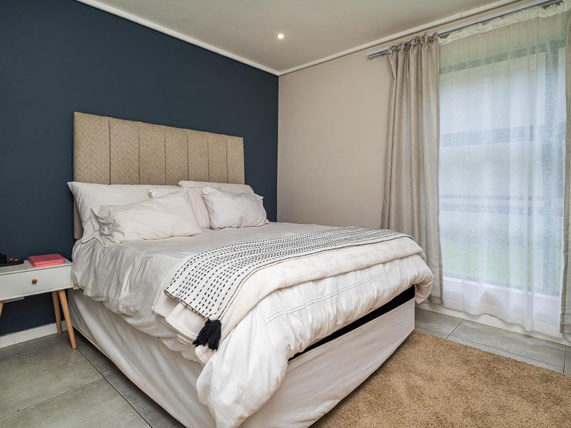 MODERN GARDEN APARTMENT IN SOUGHT-AFTER COTSWOLD FENNS ESTATE - Photo 5