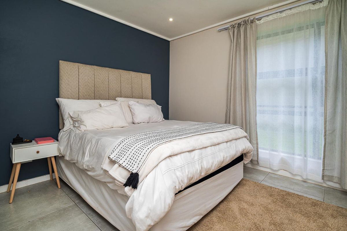 MODERN GARDEN APARTMENT IN SOUGHT-AFTER COTSWOLD FENNS ESTATE - Photo 5