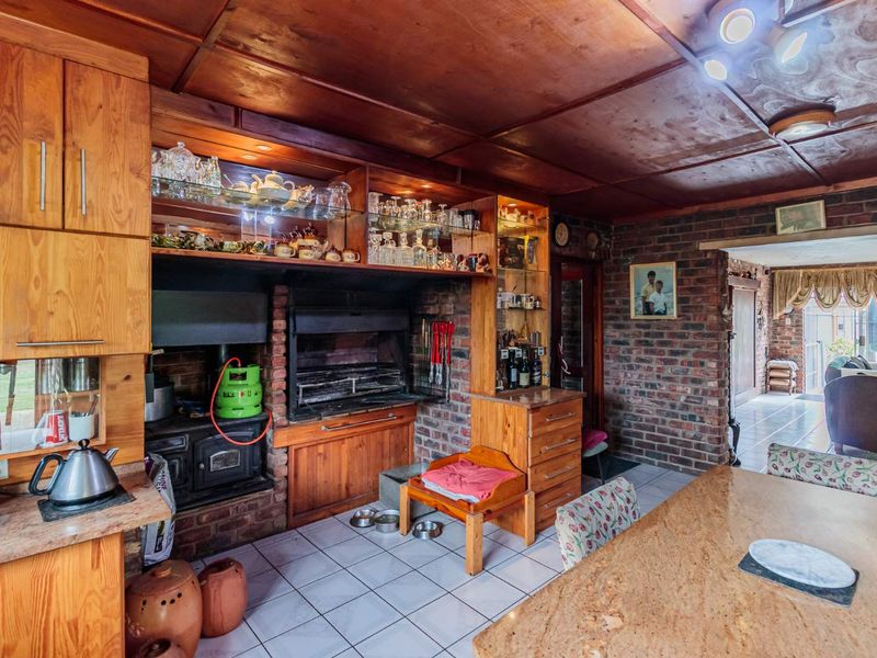 Family Home for Sale - Photo 6