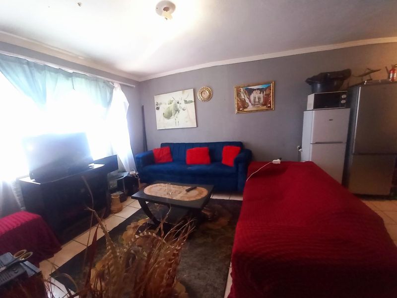 A 2 BEDROOM APARTMENT - Photo 3