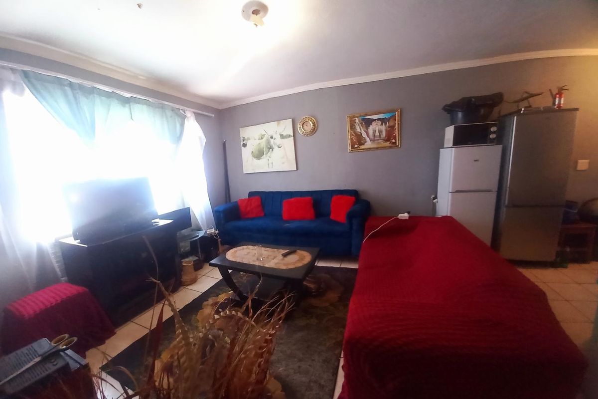 A 2 BEDROOM APARTMENT - Photo 3