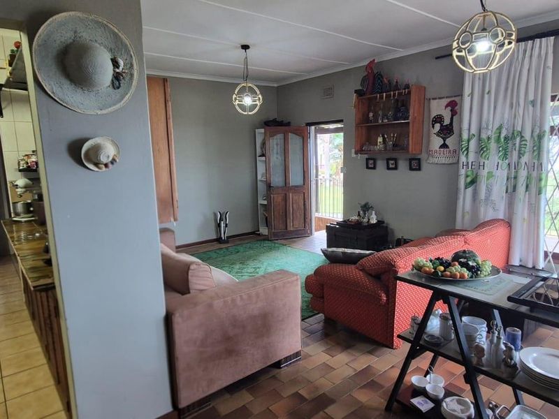 Old charm with beautiful sea views and loads of potential. - Photo 10