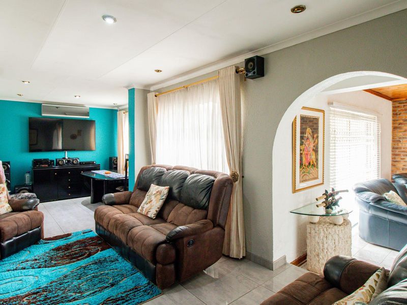 Cozy 4 Bedroom House For Sale. - Photo 6