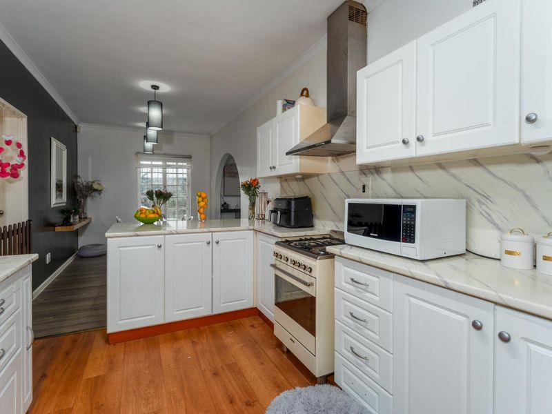 Delightfully spacious and loved family home adorned by lovely secure and established sunny garden plus built-in Braai area - this is a must see! - Photo 8