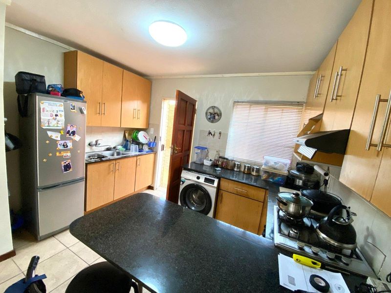 Beautiful newly painted simplex - Photo 2